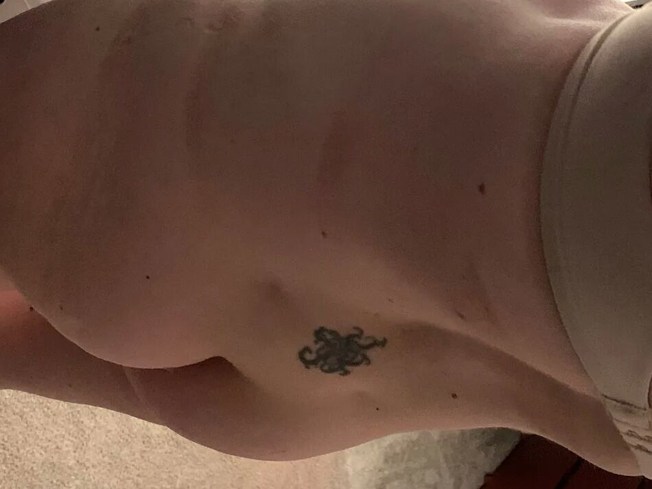 20 Pics Blonde MILF Butt