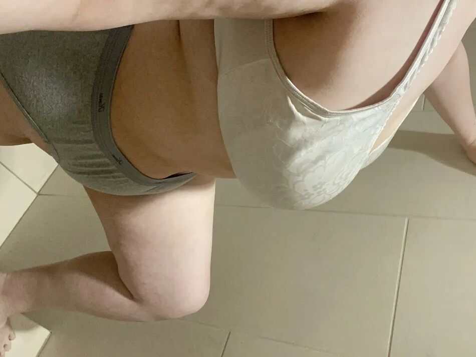 20 Pics Locker Room