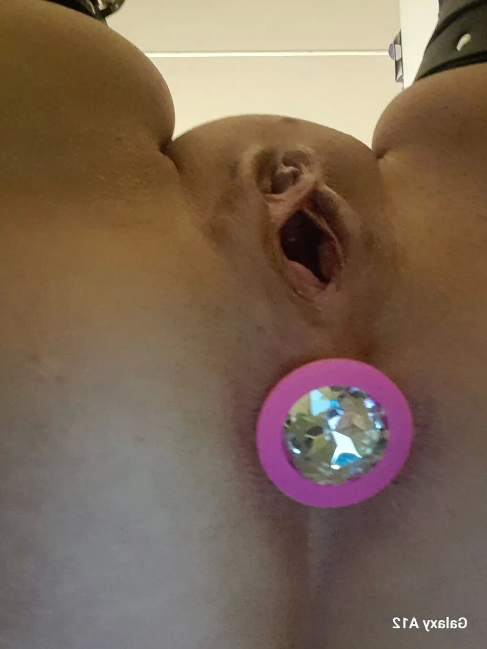 12 Pics Pictures of my ass taken with cellphone.