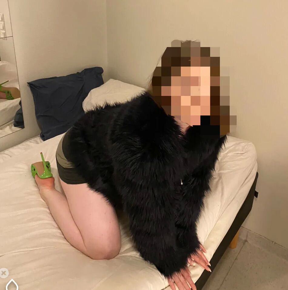 9 Pics Dressed up for a date