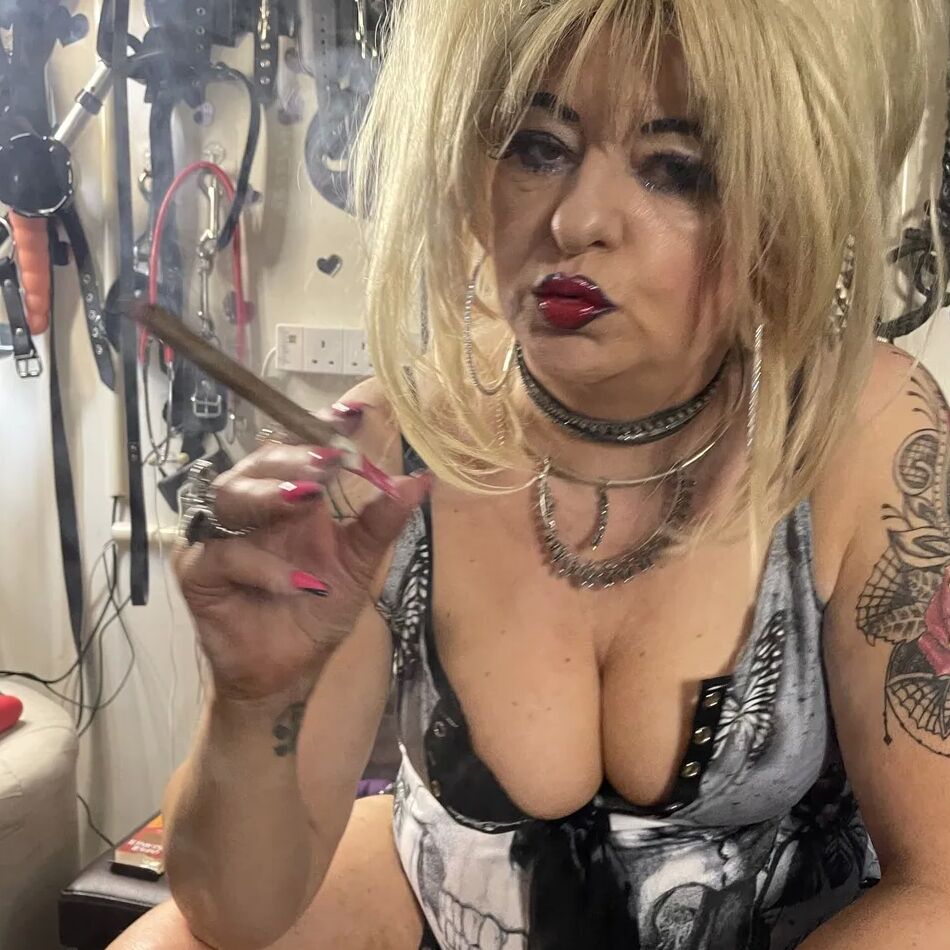 20 Pics YOUR MOM SHIRLEY  SUCKS COCK