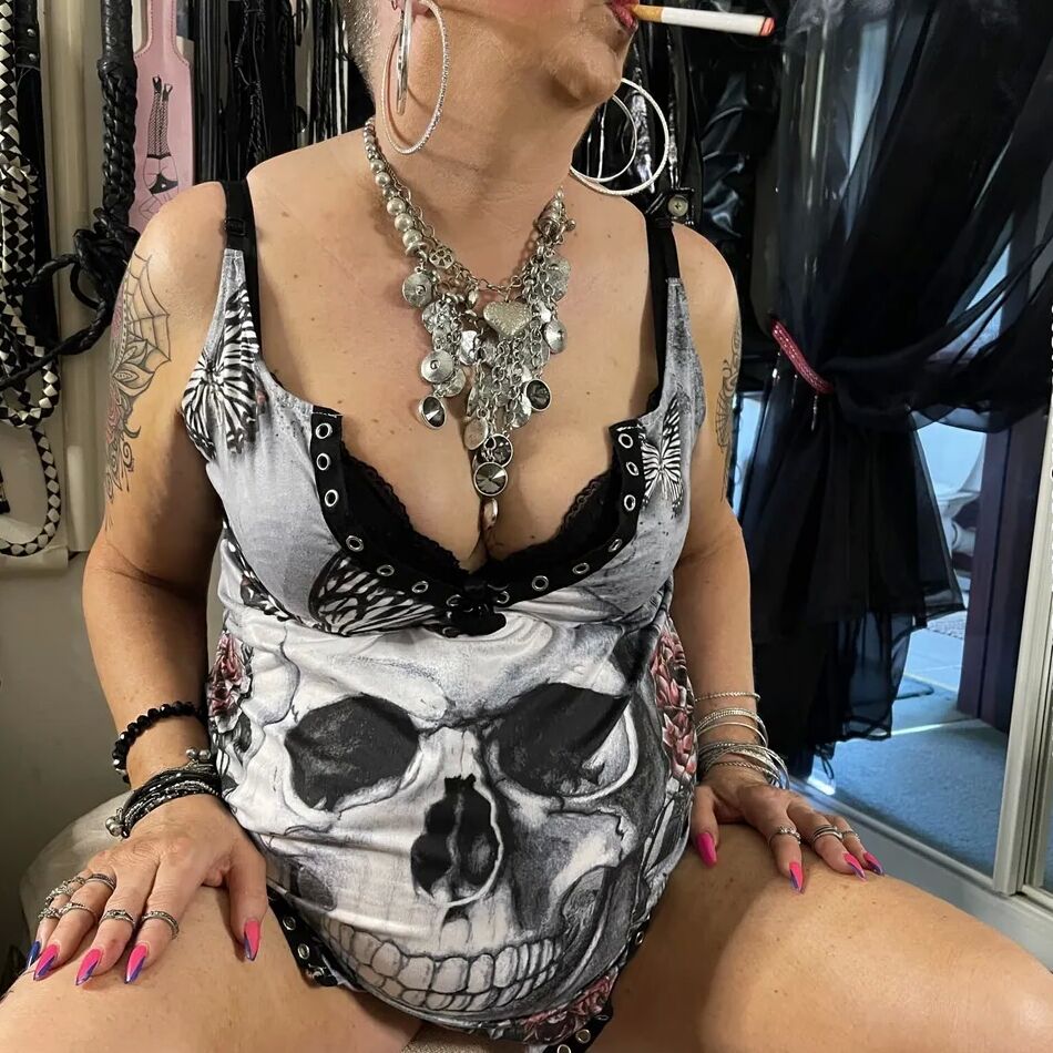 20 Pics THE ANAL WHORE NEXT DOOR