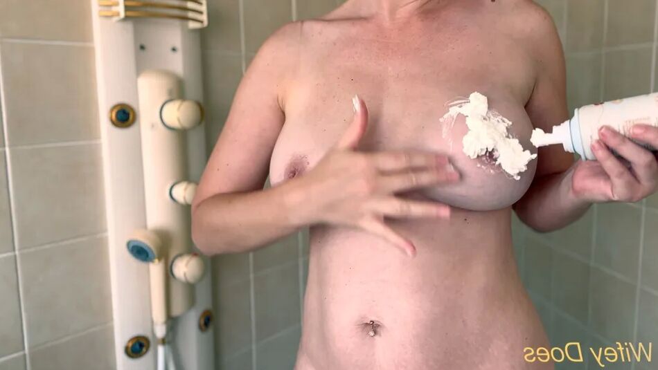 20 Pics Wifey covers her perfect tits in whipped cream