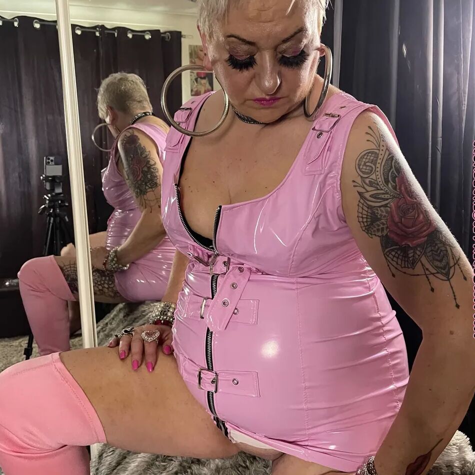 20 Pics SATURDAY EXTRA SHIRLEY