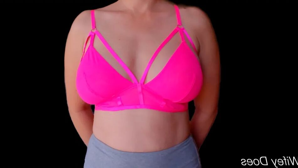 10 Pics Wife stuns in hot pink bra