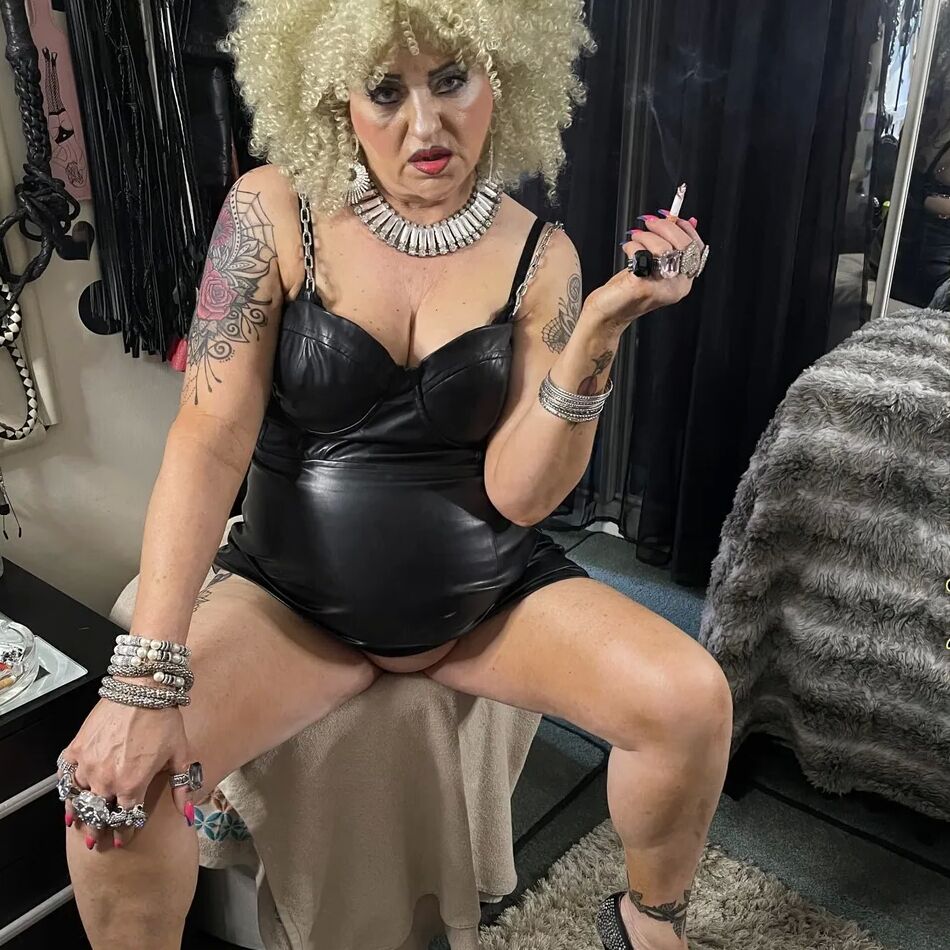 20 Pics CHEATING SLUT WHORE WIFE SHIRLEY