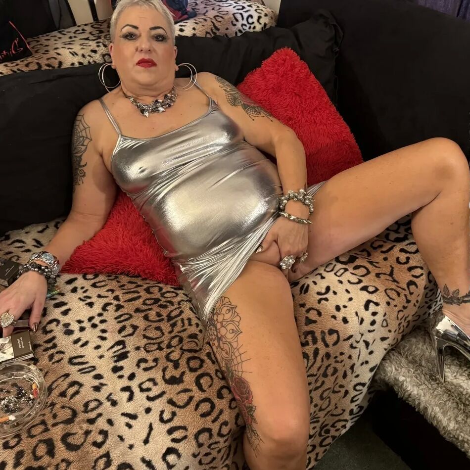 20 Pics THIS IS WHAT A SLUT LOOKS LIKE
