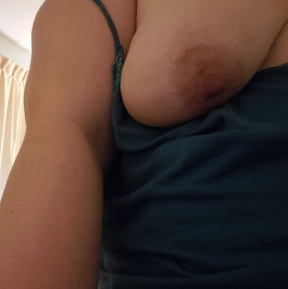 9 Pics Felt horny while cleaning