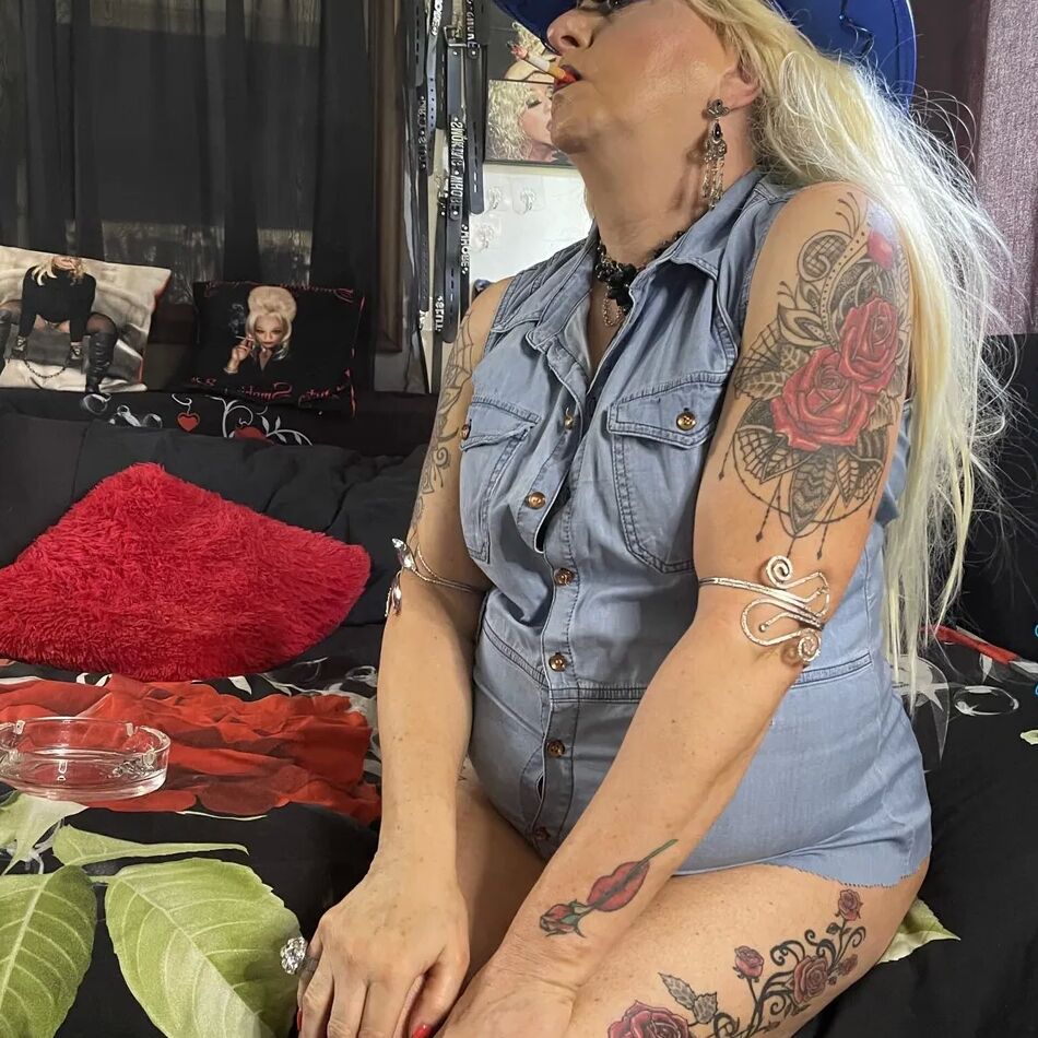 20 Pics MY TIME SMOKING PLAYING