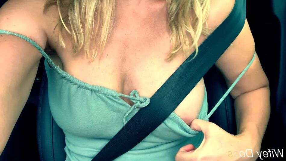 11 Pics Wifey gets her tits bounced in the car