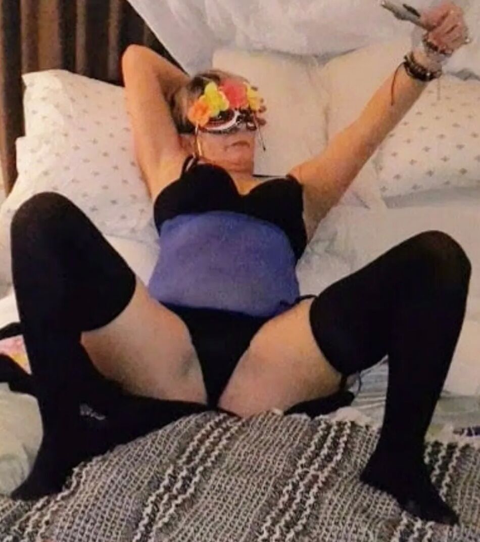 9 Pics Love posing