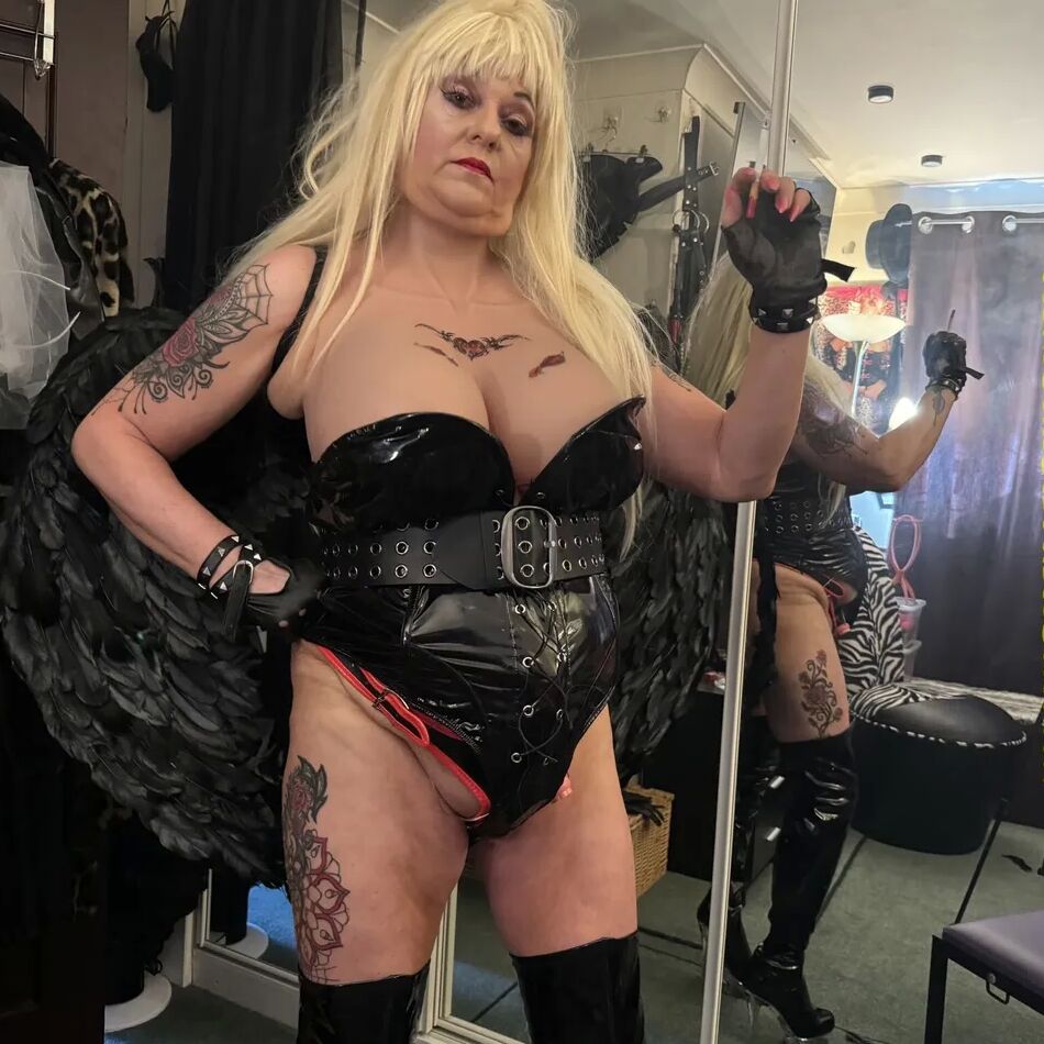 20 Pics ANGEL OF CHAOS