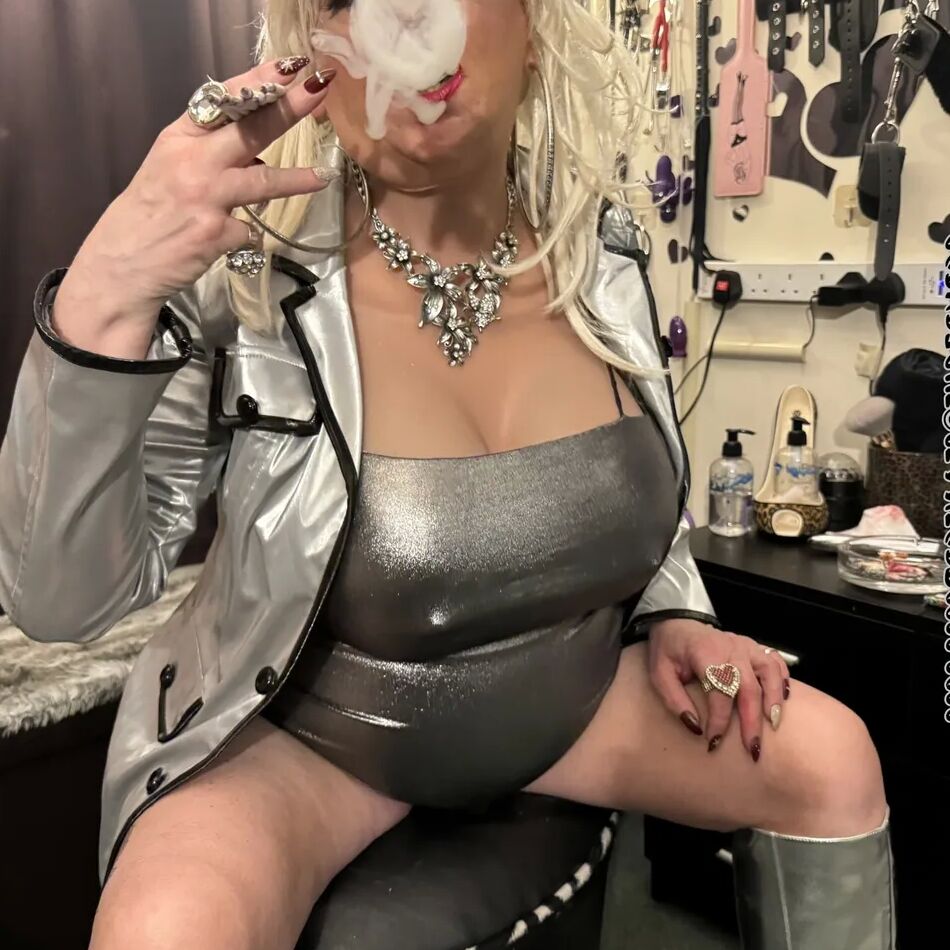 20 Pics SLUTTY MOM SHIRLEY WANTING COCK