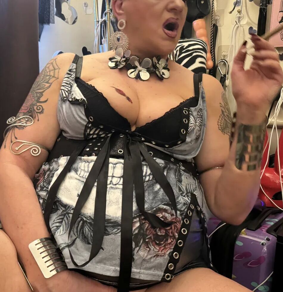 20 Pics SHIRLEY SMOKING REBEL