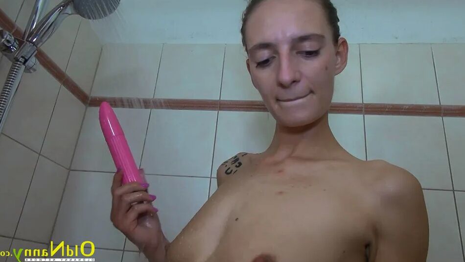 18 Pics Tereza and Annia shower together naked