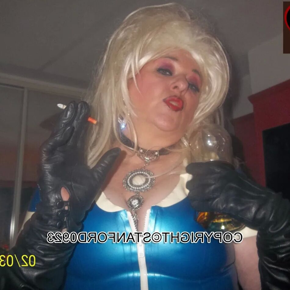 20 Pics SHIRLEY SLUT 642