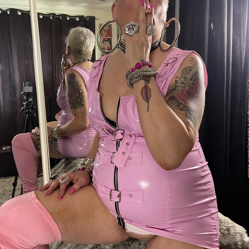 20 Pics SATURDAY EXTRA SHIRLEY