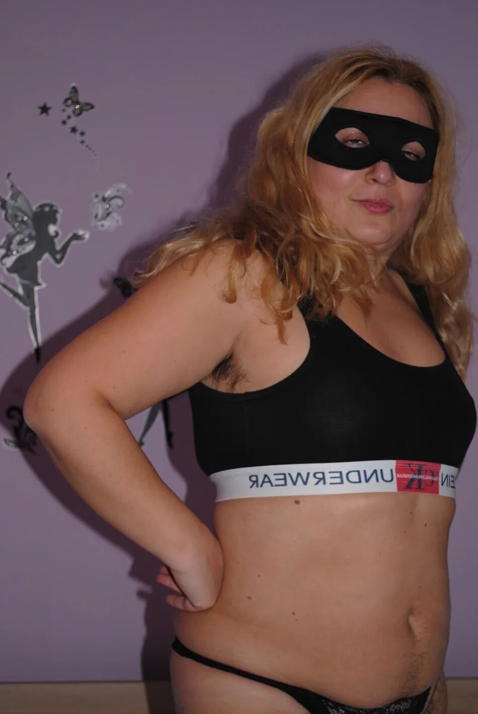 20 Pics In The Hotel Room (Part I)
