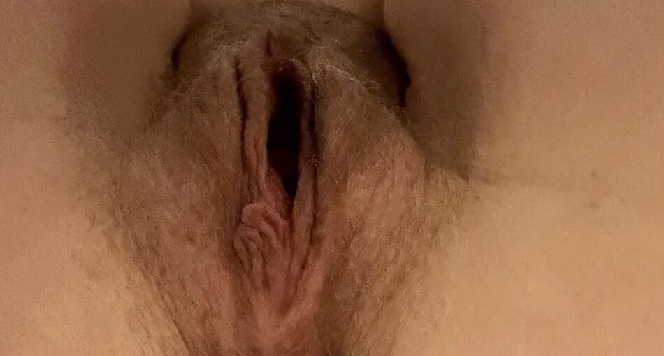 5 Pics Horny Mama is a sexy bitch!!!