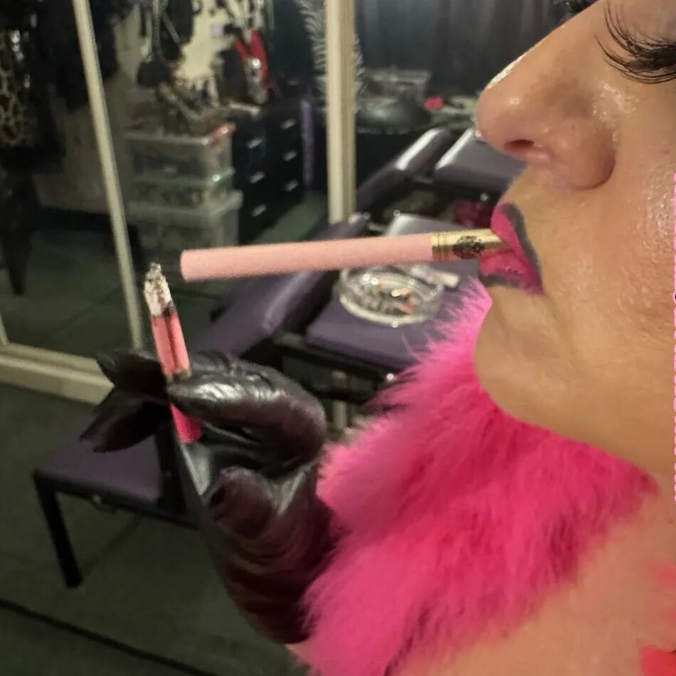 20 Pics HOOKER BARBIE -SHIRLEY