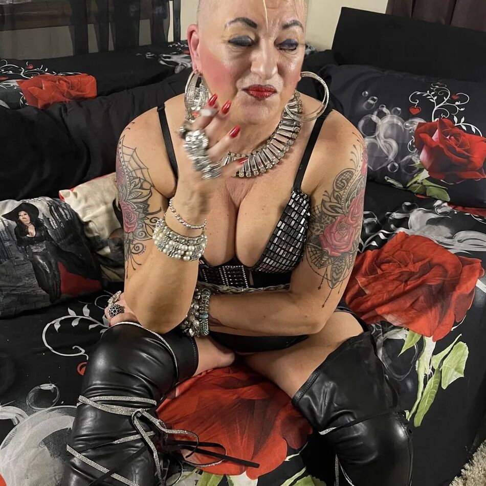 20 Pics MY NEW HAIRDRESSER