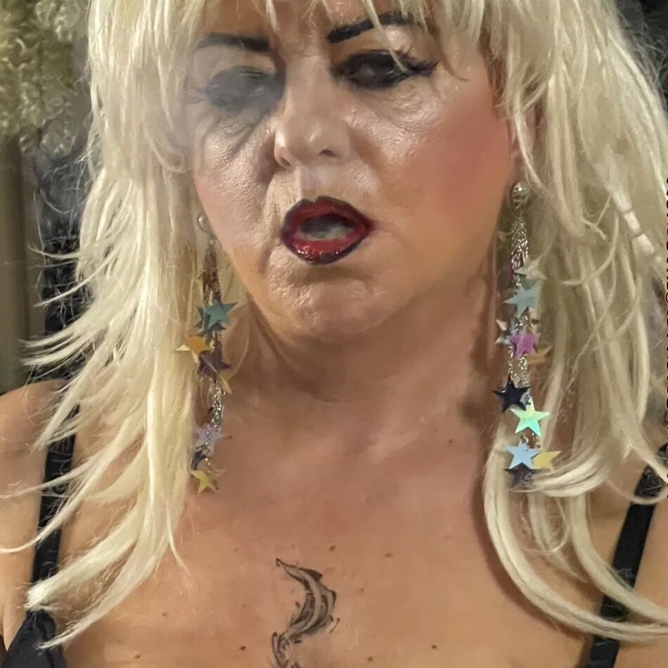 20 Pics SHIRLEY SMOKING WHORE 2