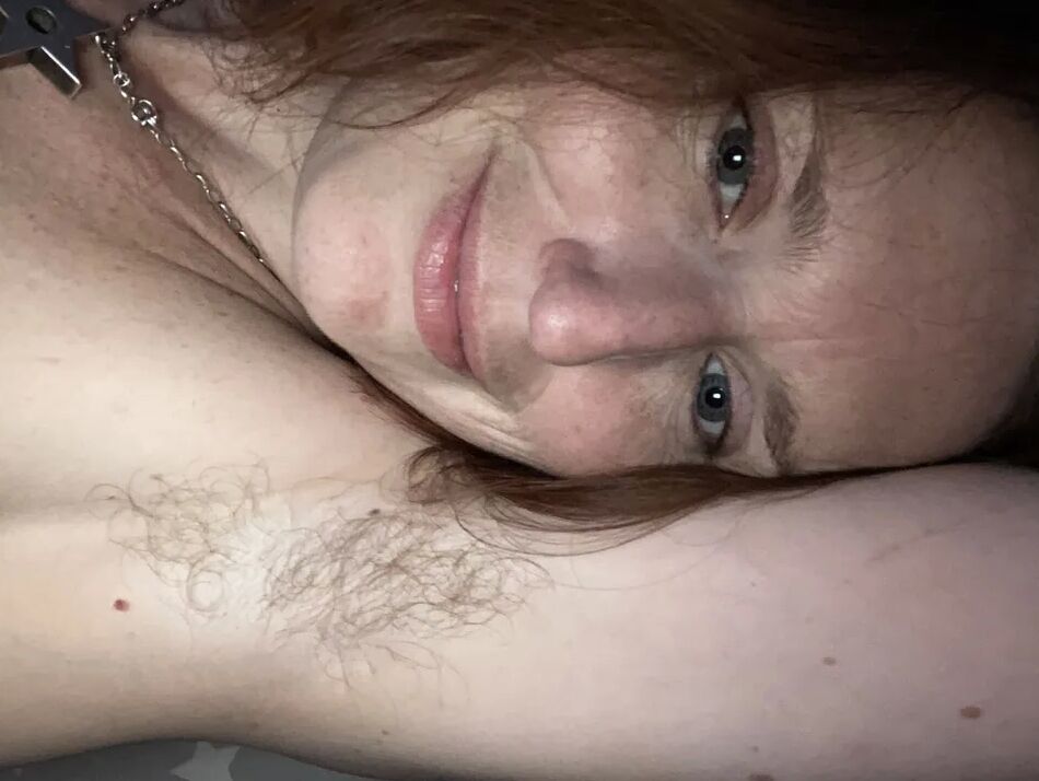 16 Pics Underboobs Vs Sideboobs and Massive Areolas!