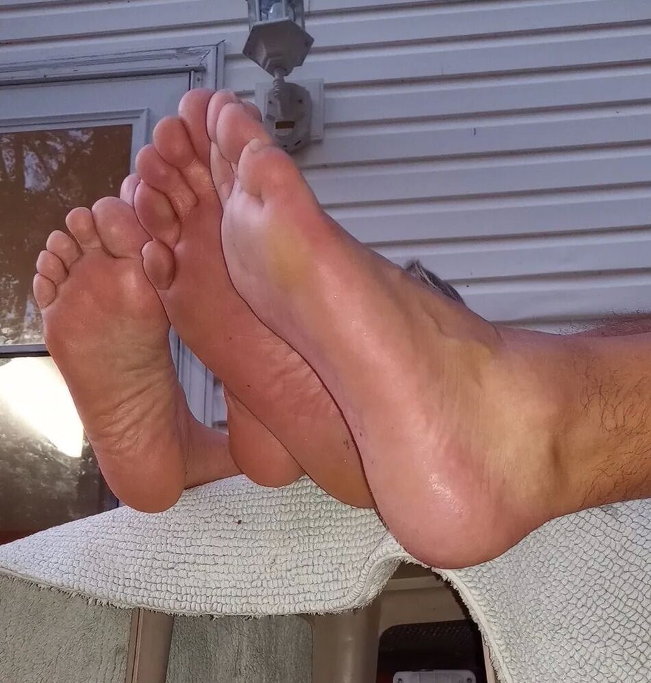 15 Pics Happy feet