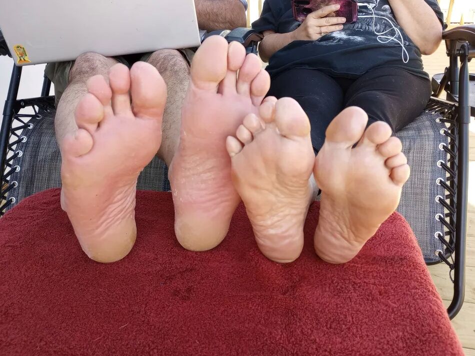 20 Pics Our feet