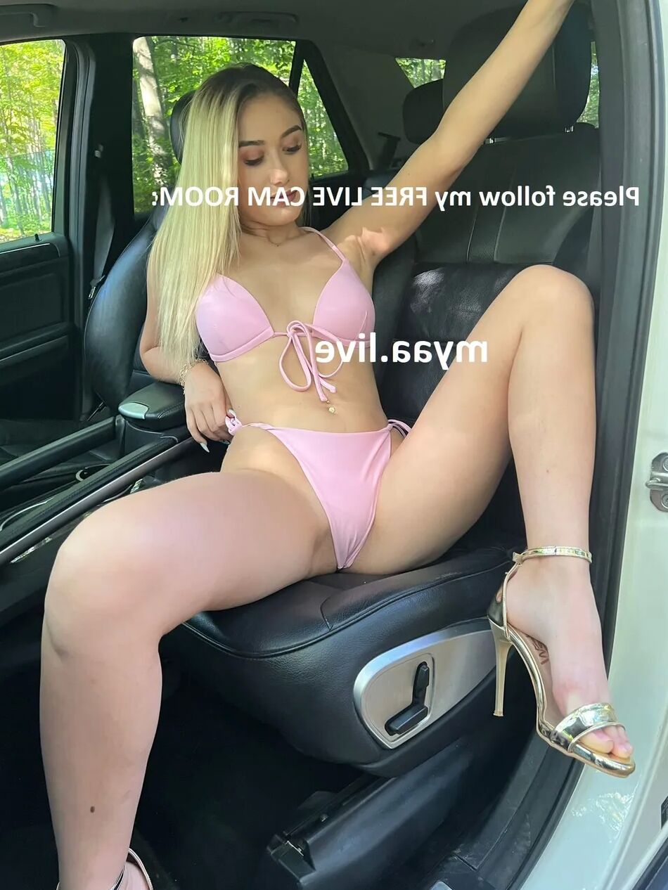 6 Photos Photos en extérieur, sur ma voiture et dans ma voiture, jambes écartées, en sexe