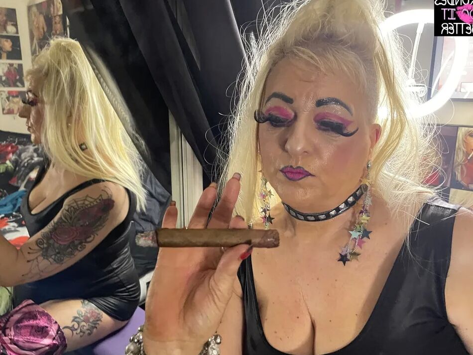 20 Pics WATCH THIS SLUT