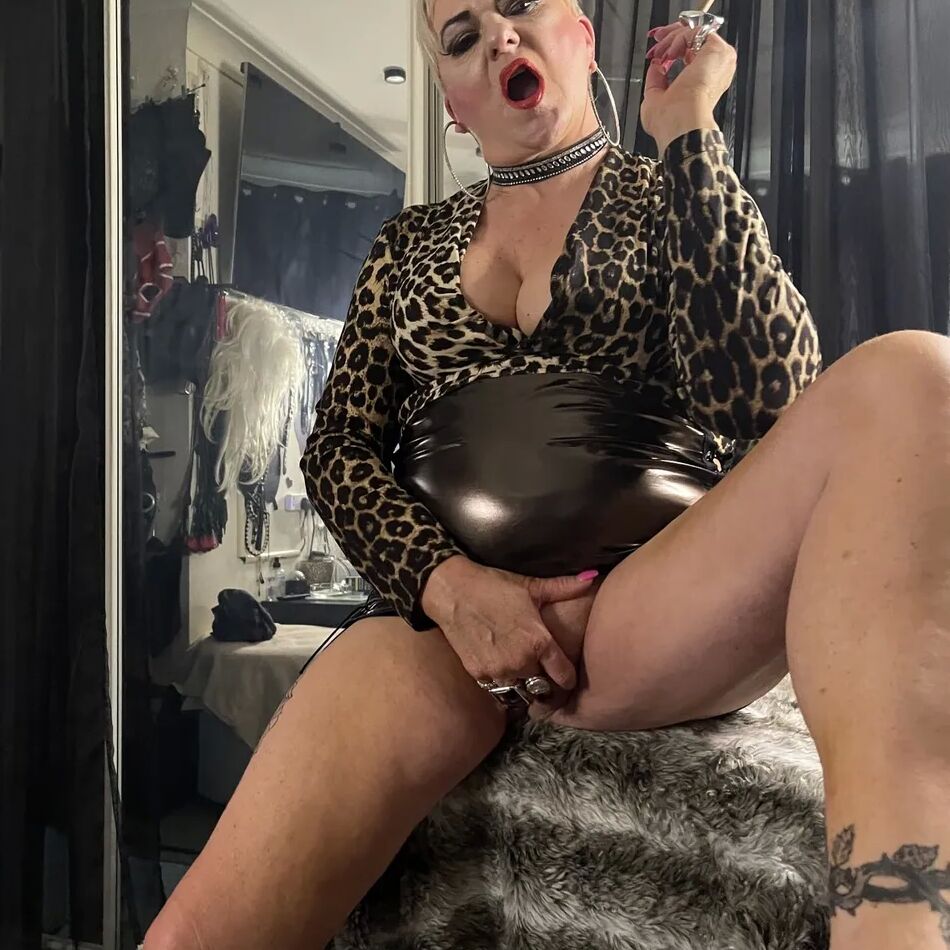 20 Pics ABSOLUTE FILTH BUT STILL CUTE SHIRLEY