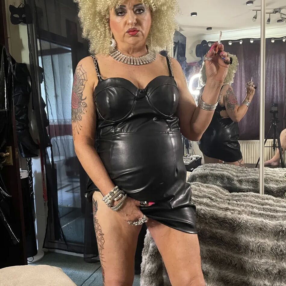 20 Pics CHEATING SLUT WHORE WIFE SHIRLEY