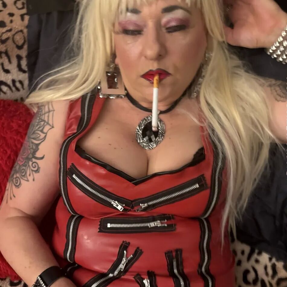 20 Pics WHORE MOMMY TAKES YOUR COCK