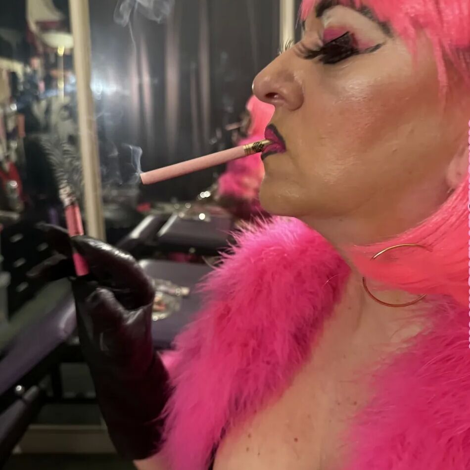 20 Pics HOOKER BARBIE -SHIRLEY