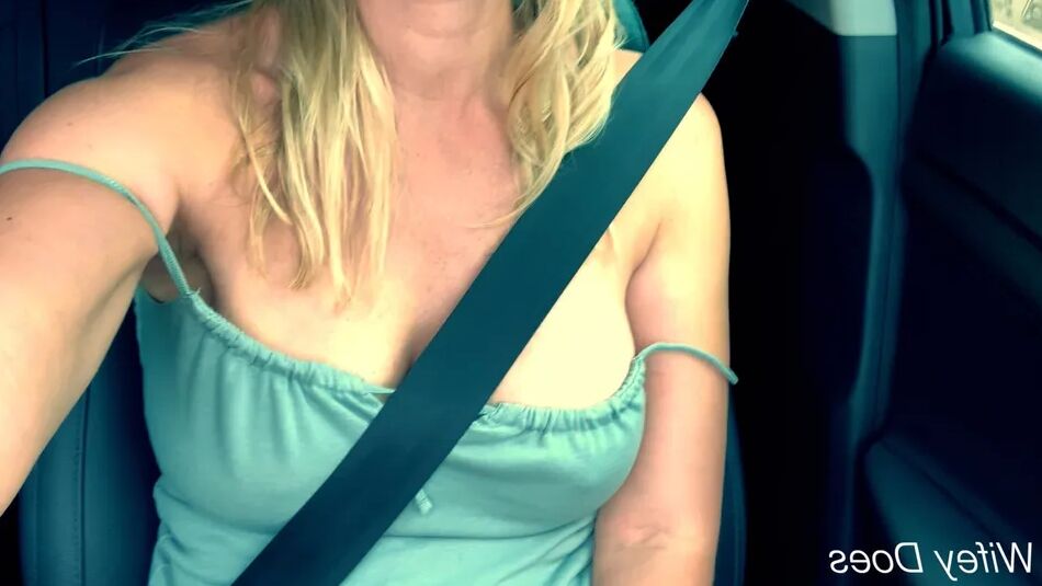 11 Pics Wifey gets her tits bounced in the car