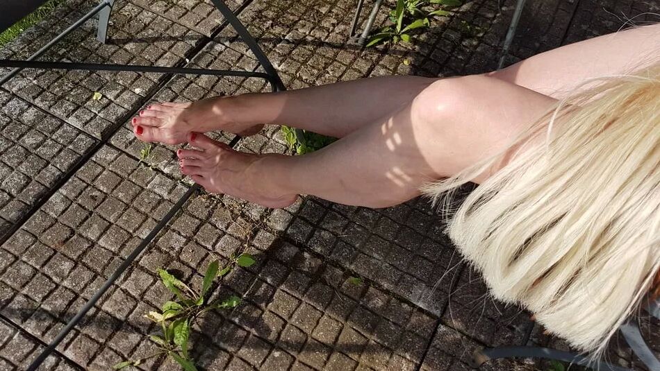 12 Pics feet
