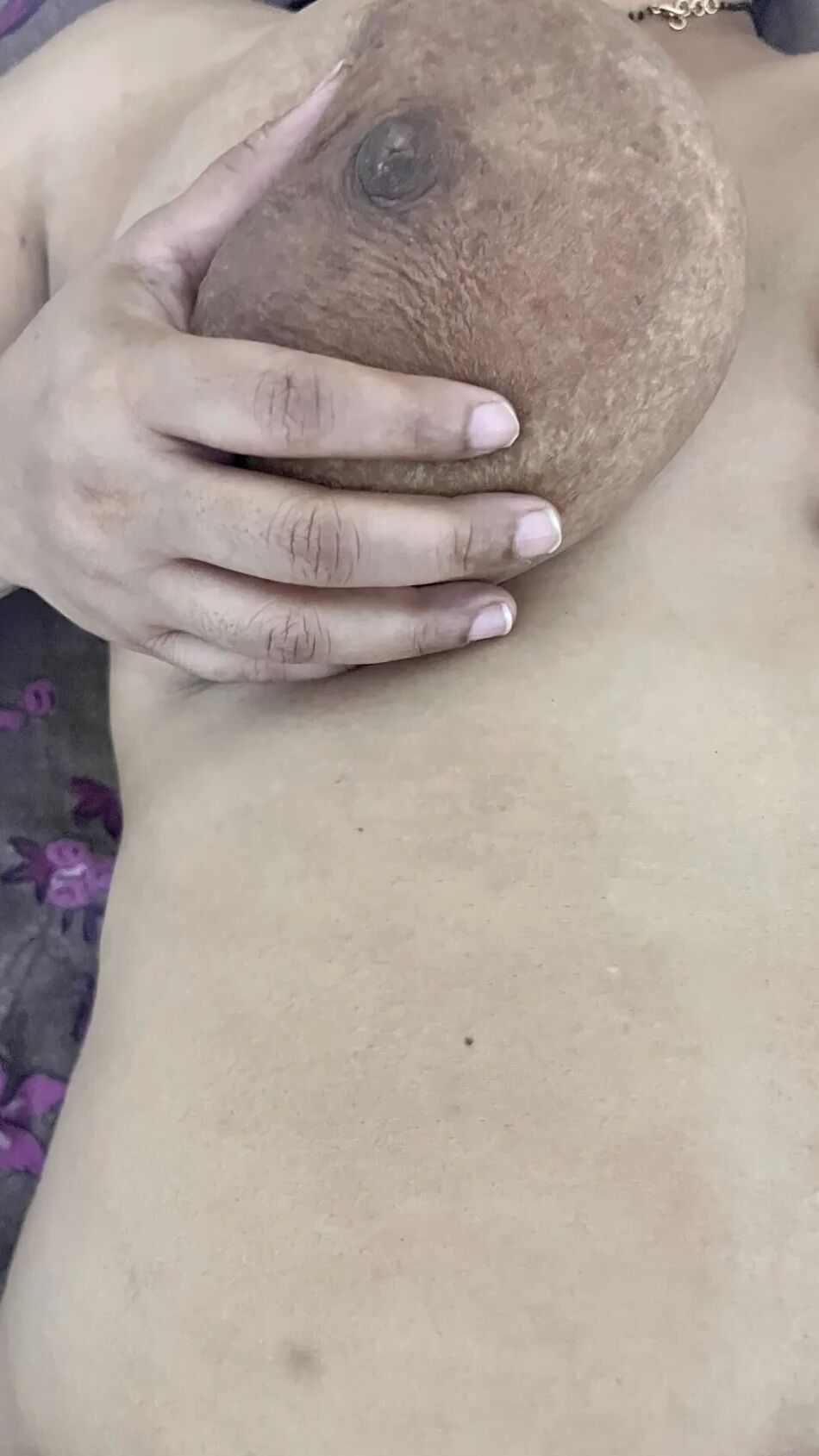 19 Bilder Große Titten und haarige Muschi