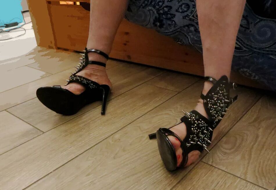 17 Pics her fetish high heels with silver peaks