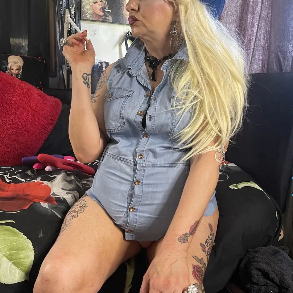 20 Pics MY TIME SMOKING PLAYING