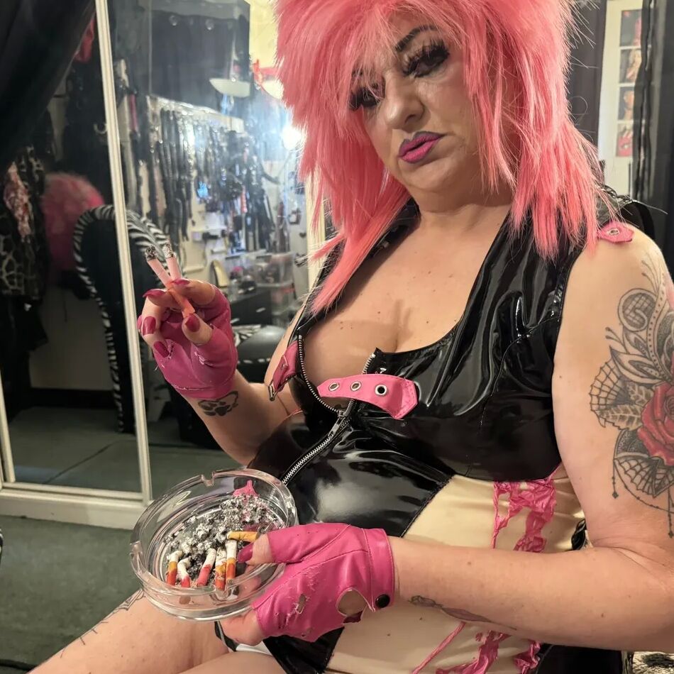 20 Pics SHIRLEY SLUT TRAMP 2023