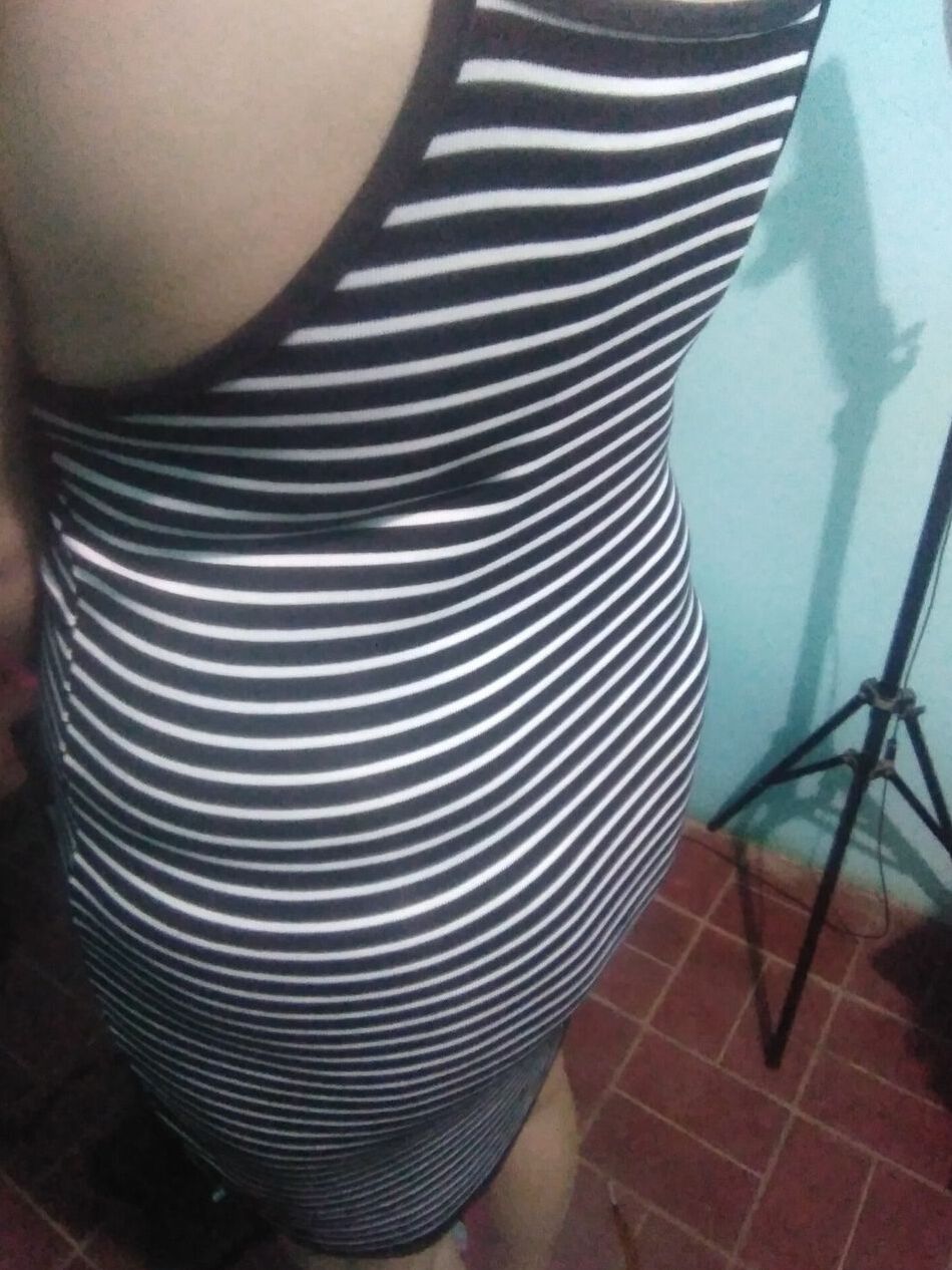 12 Pics Pack 19: Vestido a rallas y tanga azul