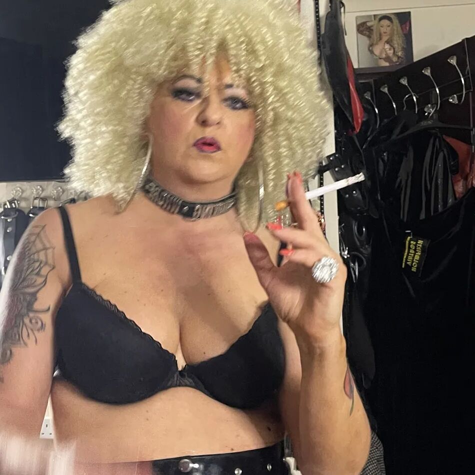 20 Pics SHIRLEY SMOKING TRAMP 2 MY WAY