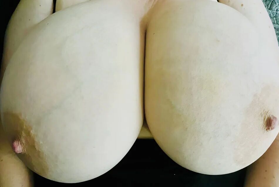 8 Pics Huge boobs are so much fun