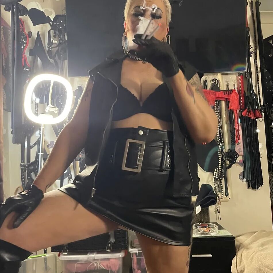 20 Pics BIKER WHORE SHIRLEY