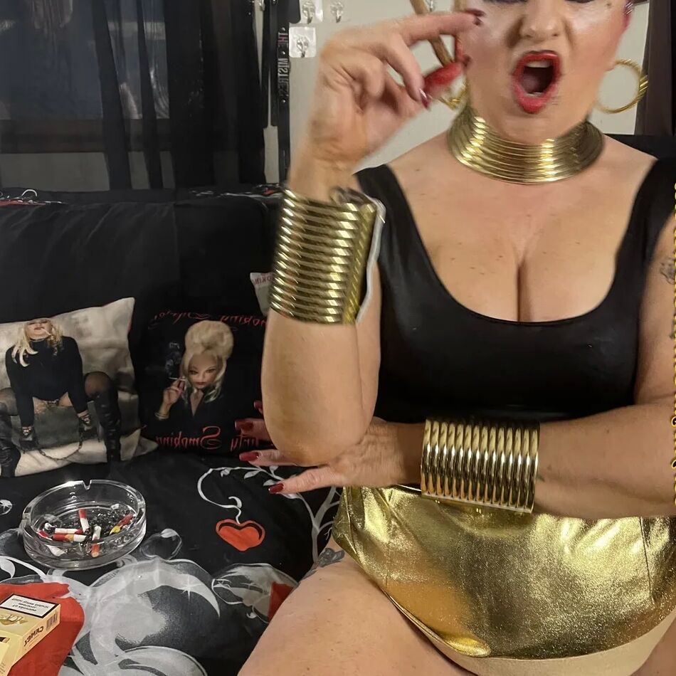 20 Pics BAD AUNTIE SHIRLEY
