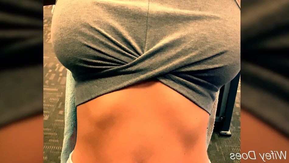 9 Pics Wifey works out braless at public gym