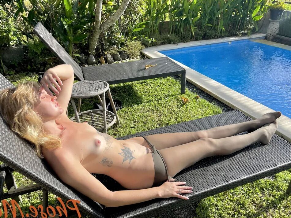 18 Pics Sexy Blonde Veronika By Pull In Pantyhose