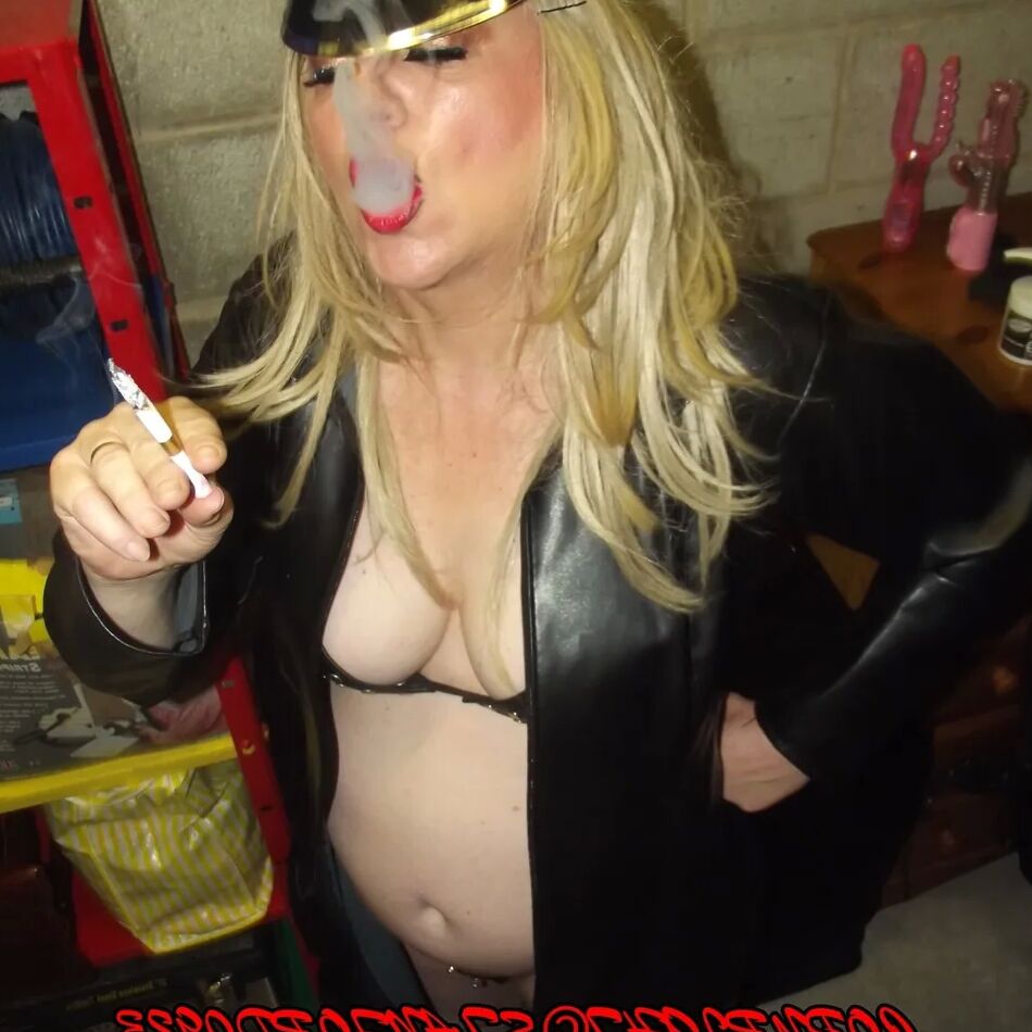 20 Pics SHIRLEY SLUT 776