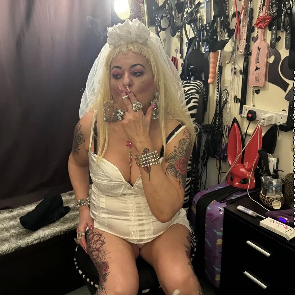 20 Pics SHIRLEYS HEN NIGHT